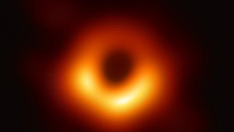 Ce sumă colosală au primit cercetătorii care au realizat prima fotografie cu o gaură neagră?