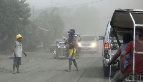 Atenționarea MAE pentru toți românii aflați în Filipine! 7.000 de persoane au fost evacute din cauza vulcanului