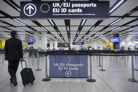 Comisia Europeană: Mai puţin de jumătate dintre românii care călătoresc în UE cunosc drepturile pasagerilor în UE