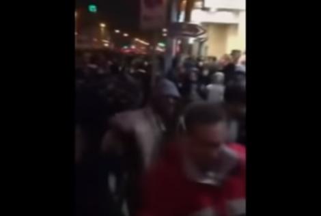 Scene șocante în Iran! S-a tras cu muniție de război în protestatari! S-au format bălți de sânge pe trotuare! Atenție, imagini greu de privit! VIDEO