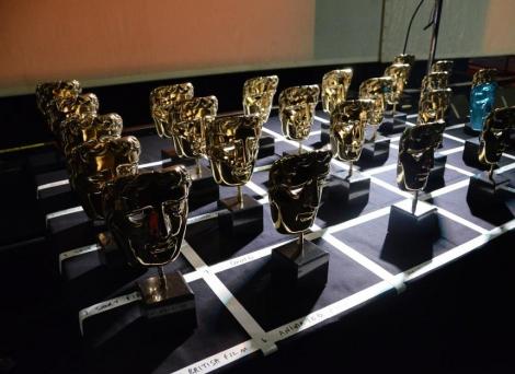 Sosirea vedetelor pe covorul roşu la gala BAFTA, live pe Facebook