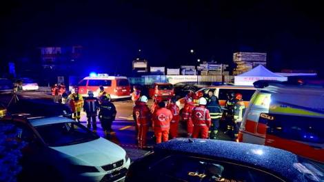 Accident grav în Italia, unde o mașină a intrat într-un grup de turiști. Șase oameni au murit pe loc, alți 11 sunt răniți