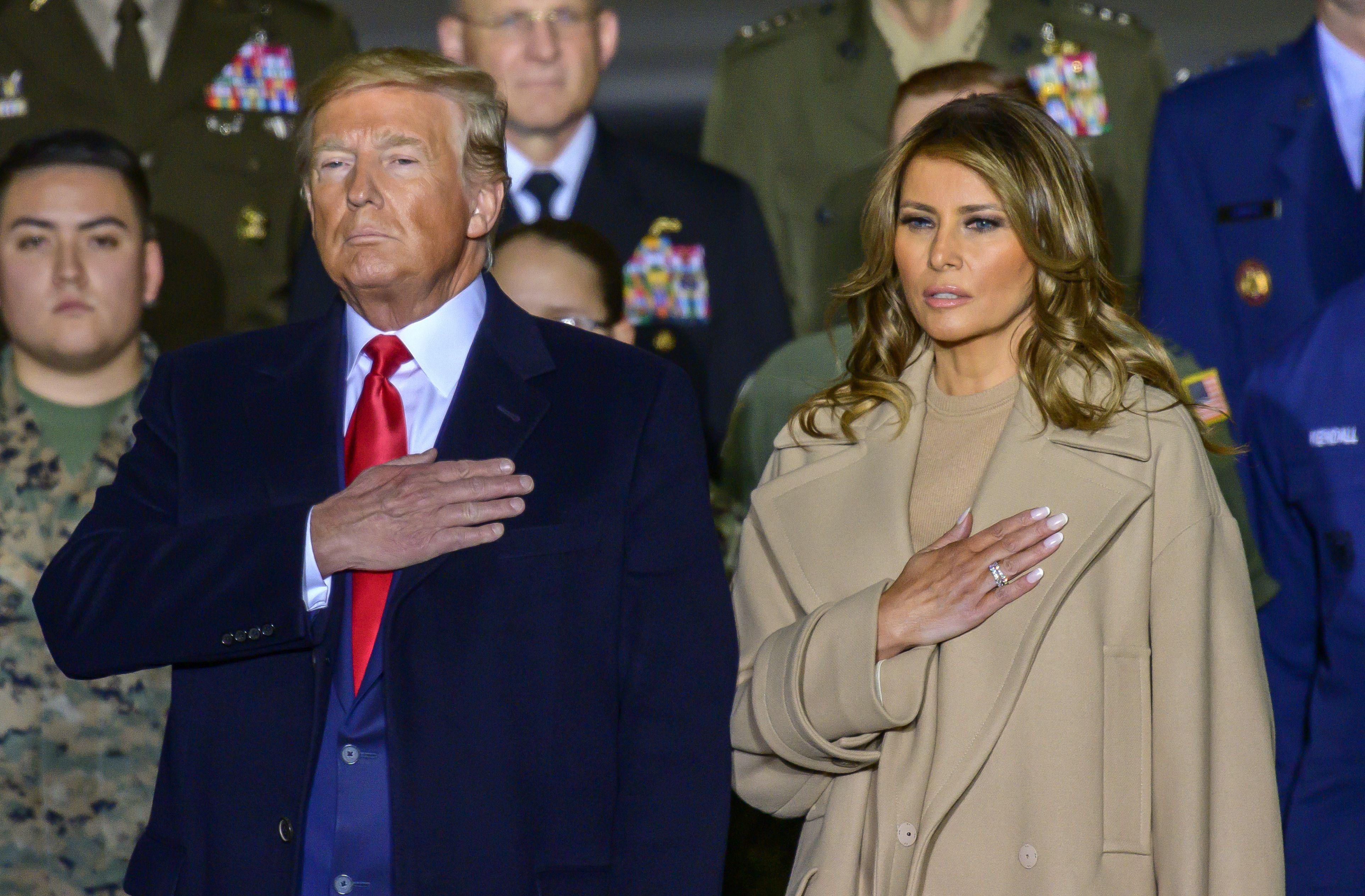 FOTO | În timp ce Trump este "pătat de sânge", soția lui, Melania Trump, este omagiată pentru lupta împotriva hărțuirii