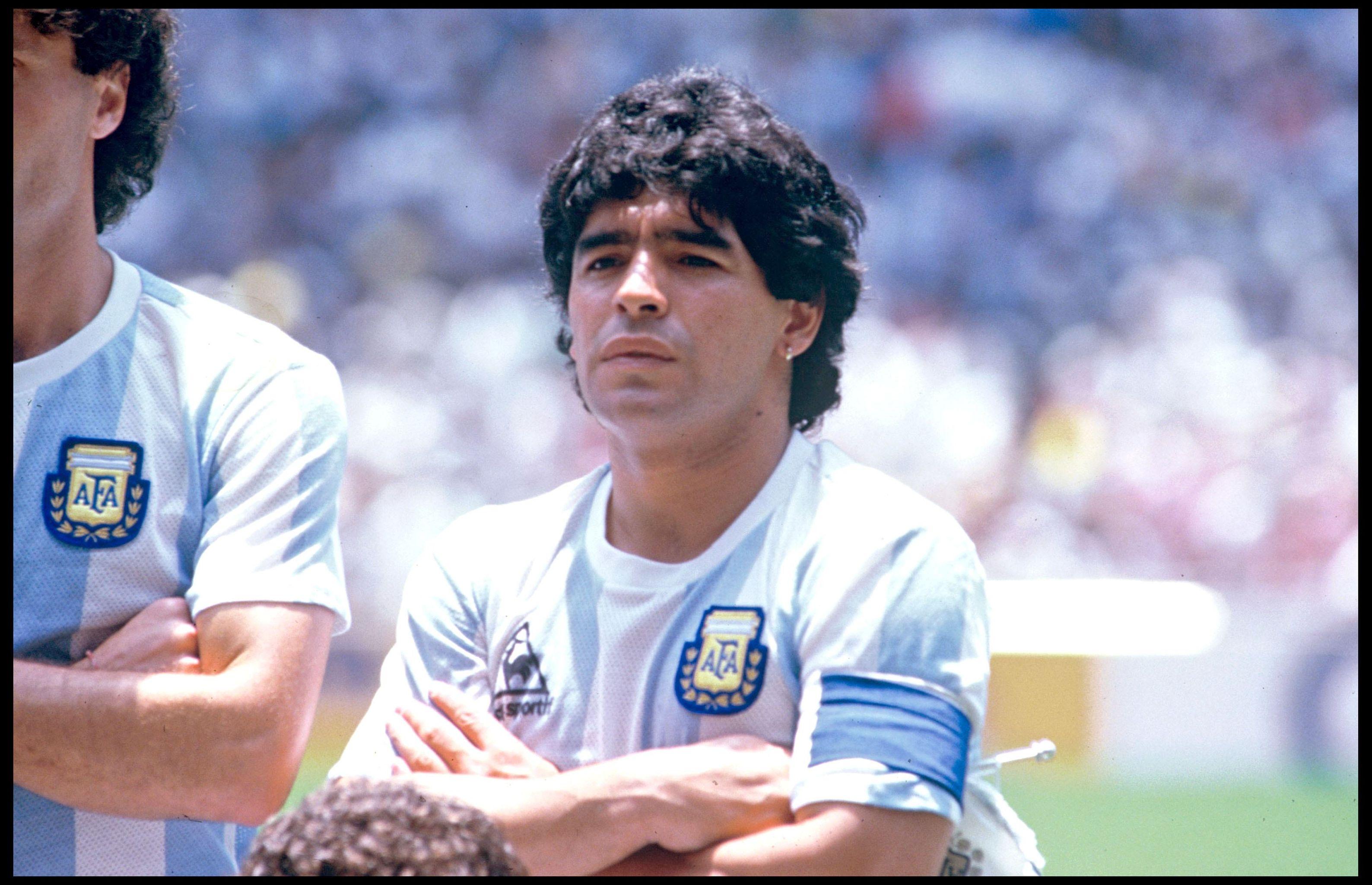 ”Diego Maradona a murit”, titrează ziarele din Argentina. Fostul fotbalist a făcut stop cardio-respirator