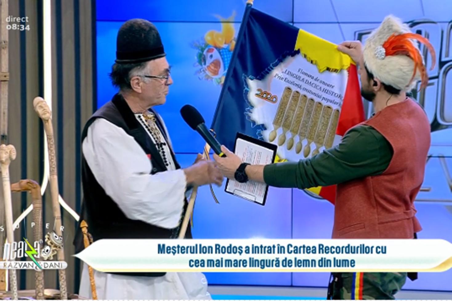 Români cu care ne mândrim în Cartea Recordurilor. Meșterul Ion Rodoș a realizat cea mai mare lingură de lemn din lume
