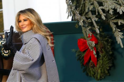 Ținuta aleasă de Melania Trump pentru ultimul Crăciun la Casa Albă. Cum i-a scos în evidență corpul de fost model
