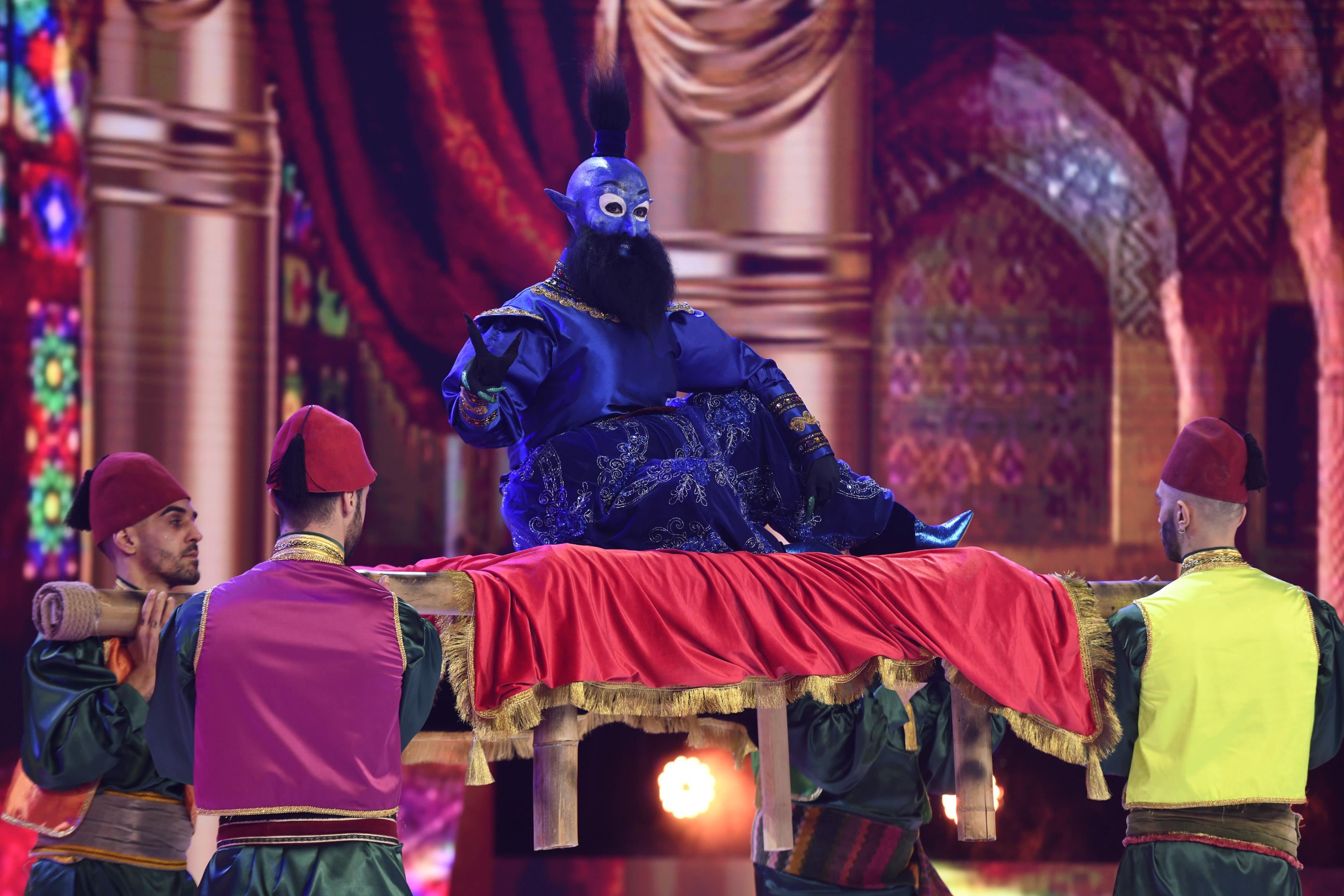 Revelion 2021 cu Dan Negru. Duhul lui Aladdin a încins scena. Ce vedetă se ascundea în spatele ultimei măști