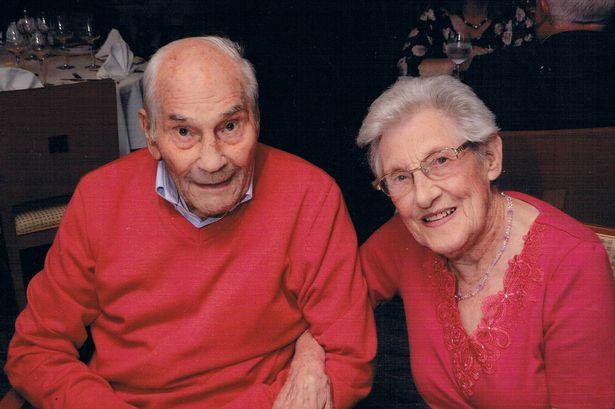 El 103 de ani, ea 91! Împreună, 194! Cel mai bătrân cuplu mire și mireasă, poveste de dragoste fabuloasă! Ce au cerut la nunta lor este incredibil! „Mă face să mă simt tânăr!” – FOTO
