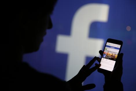 Facebook testează o interfaţă cu trei fluxuri de conţinut