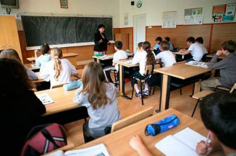 Elevii din provincie nu au nicio șansă! Diferențe uriașe, situații aberante: Un copil din București, cu patru ani înaintea unuia din Giurgiu