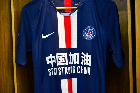 Jucătorii PSG au evoluat cu tricouri inscripţionate cu mesajul Stay Strong China la meciul cu Bordeaux