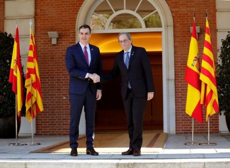Prim-ministrul spaniol şi liderul separatist catalan au convenit ca masa dialogului să se reunească lunar şi să găsească soluţii pentru „conflictul politic” din Catalonia
