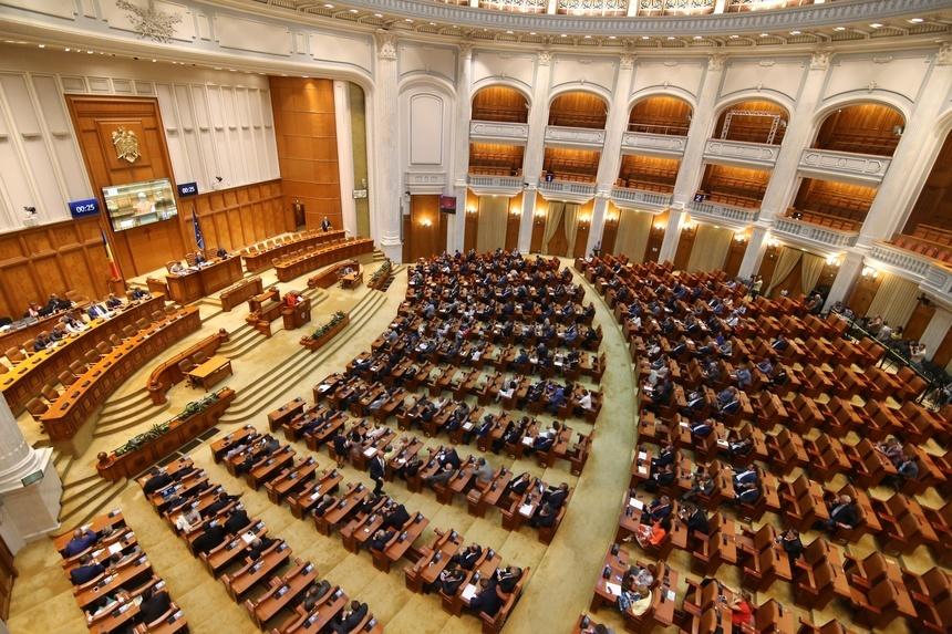 Moţiunea de cenzură iniţiată de PSD, dezbătută în Parlament miercuri, de la ora 12:00