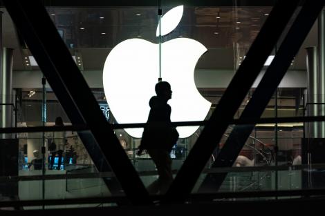 Apple închide toate magazinele din Italia