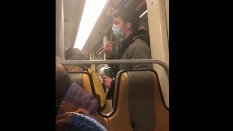Imagini revoltătoare! Un tânăr contagios a fost filmat în timp ce contamina cu salivă o bară din metrou