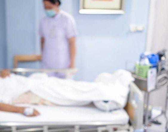 Un bărbat de 40 de ani, depistat cu coronavirus comunitar, a murit într-un spital din București. Ce spun medicii