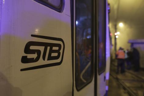 Societatea de Transport Bucureşti anunţă că numărul mijloacelor de transport care circulă va fi redus cu 25 la sută, dar nu va fi suspendată nicio linie