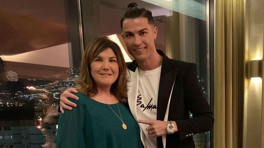 Mama lui Cristiano Ronaldo a suferit un AVC şi este internată la Funchal