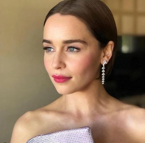 Coronavirus: Actriţa Emilia Clarke propune o cină virtuală cu ea în schimbul donaţiei pentru o colectă umanitară