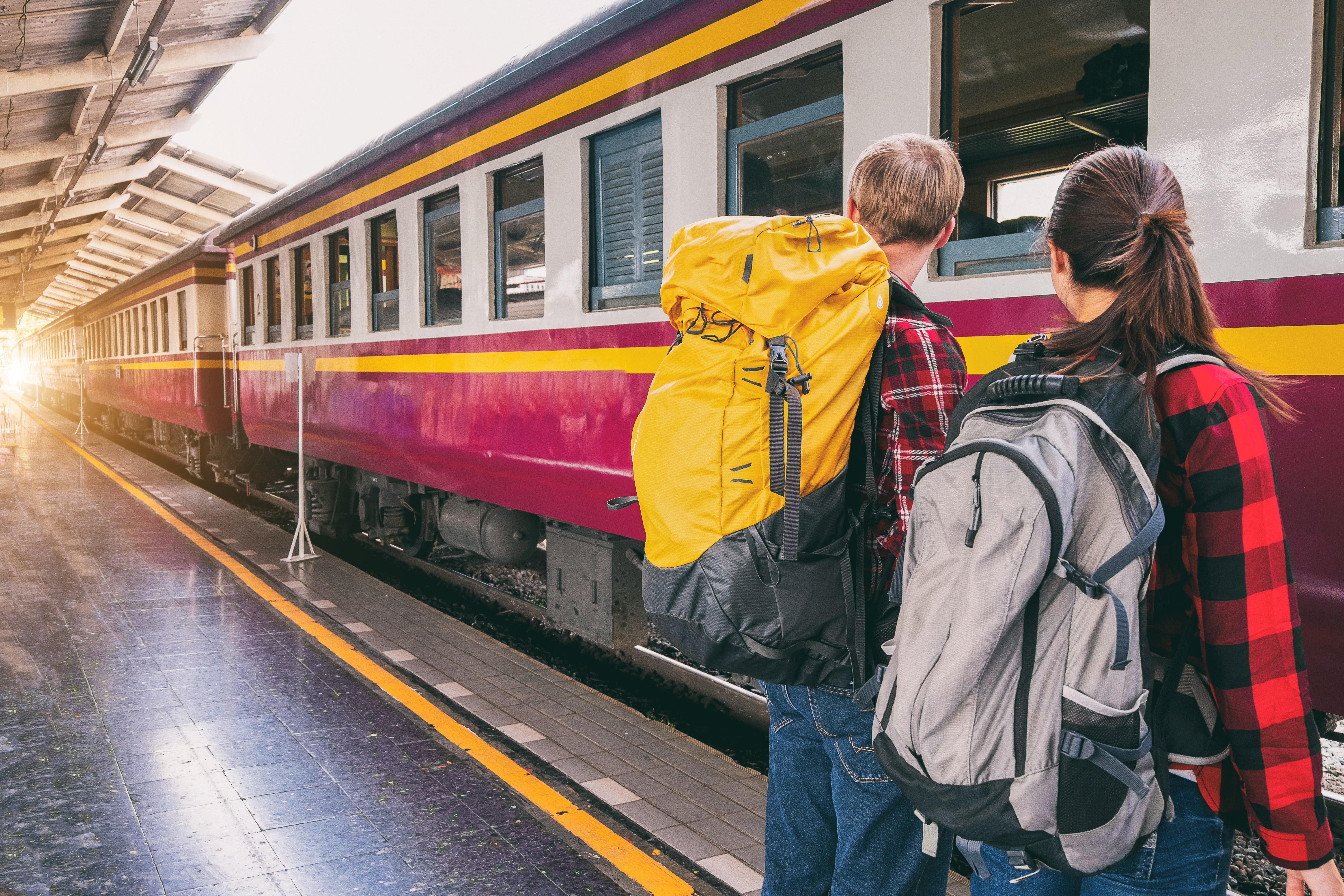 Măsuri lăudabile pentru călătoriile cu trenul: vagoane suplimentare, locurile se dau distanțate, biletele nu vor mai fi atinse de către personal