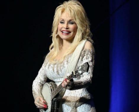 Dolly Parton a donat un milion de dolari pentru a sprijini descoperirea unui tratament pentru Covid-19