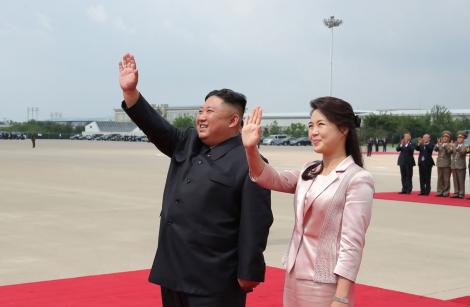 Cine este și cum arată soția lui Kim Jong-un! Secretul pe care oficialii din Coreea de Nord au încercat cu disperare să îl îngroape!