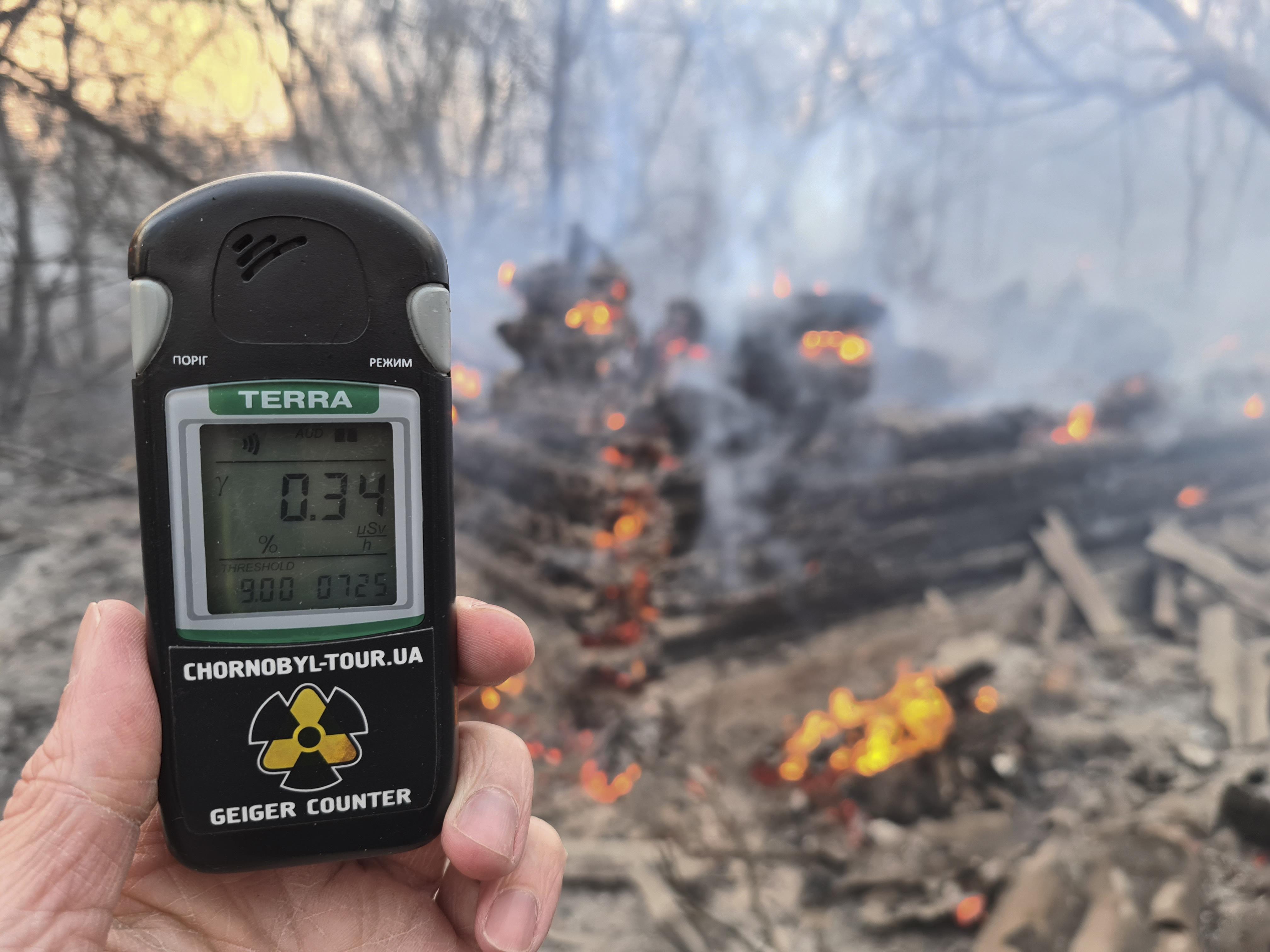 Alertă: Nivel uriaș de radiații! Pădurea radioactivă de lângă Cernobîl a fost cuprinsă de flăcări