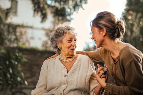 Adaptarea la diagnosticul de Alzheimer: 3 sfaturi pentru îngrijitori