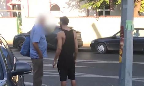 Fulgy, fiul Clejanilor, filmat când scuipă și agresează un bătrân pe stradă! Imagini greu de privit