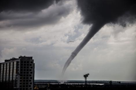 Alertă meteo: Pericol de tornade în România! Vremea se schimbă radical. Ce anunță meteorologii