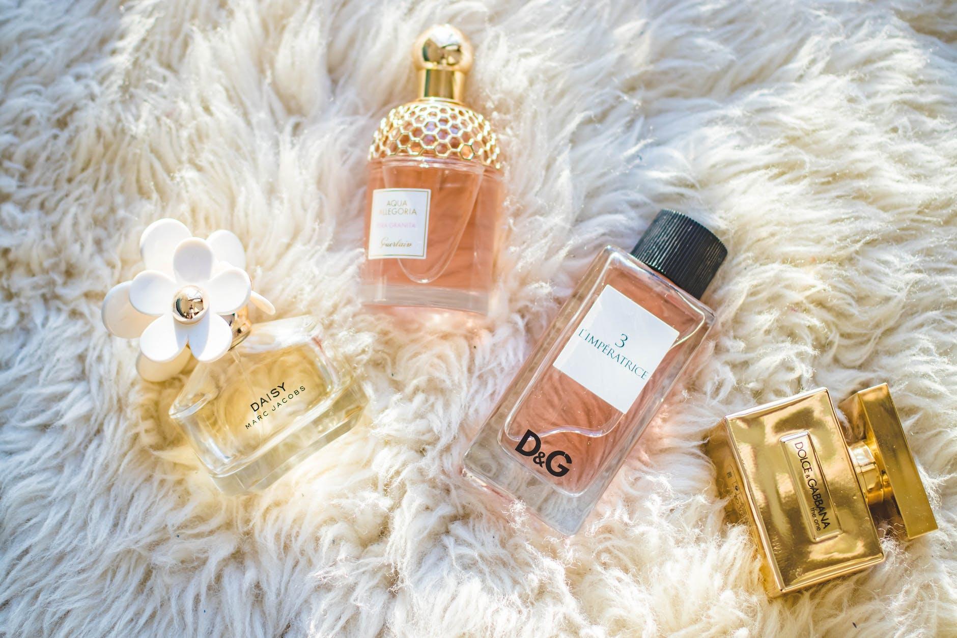 Ce parfum să alegi pentru ea? Care sunt cele mai celebre parfumuri?