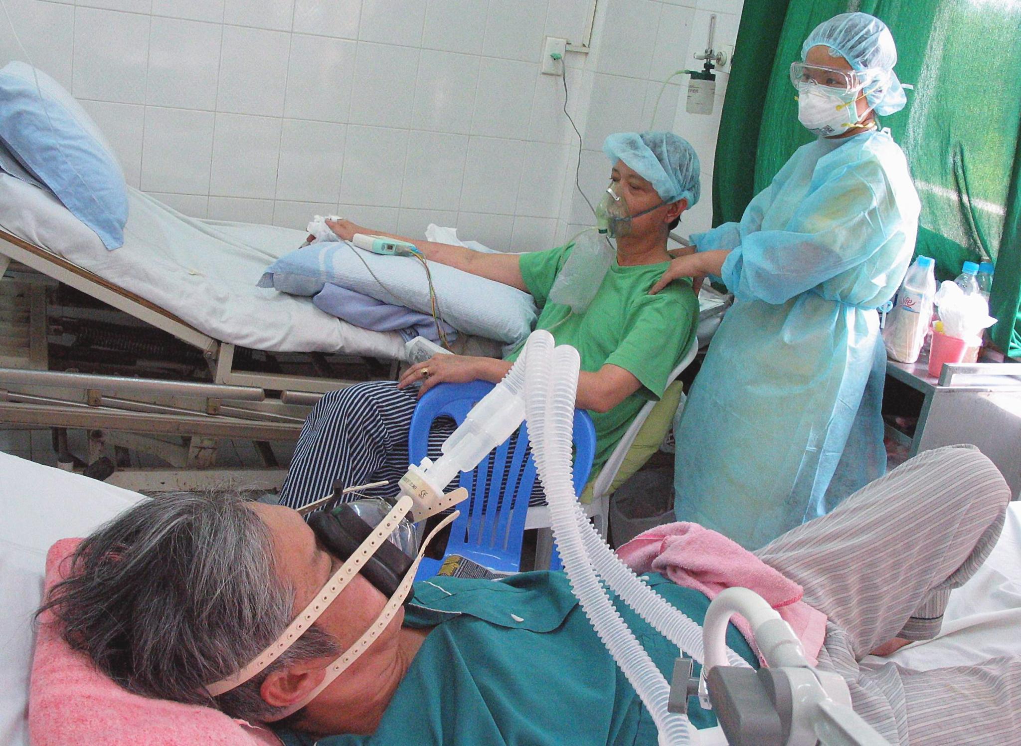 O asistentă care îngrijește bolnavi de coronavirus, batjocorită de „pacientul ghinionist”. Cum a reacționat bărbatul, când a primit tratamentul: „Mi-a fost teamă să mai intru”