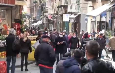 Imagini virale! Italienii ar putea fi închiși din nou în case. Oamenii au umplut străzile, fără mască și nu mai respectă distanțarea
