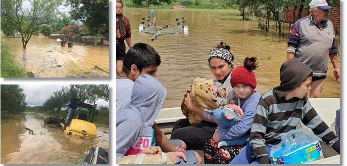 Inundații puternice în vestul țării, în urma ploilor torențiale. Copii și părinți, evacuați de urgență după ce casele le-au fost cuprinse de puhoaie 