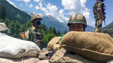China şi India au convenit să deescaladeze situaţia de la frontieră, după ciocnirea dintre trupele lor soldată cu cel puţin 20 de victime