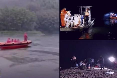 Opt copii s-au înecat încercând să-și salveze prietenul de la moarte. Trupurile micuților, aduse la mal sub ochii părinților