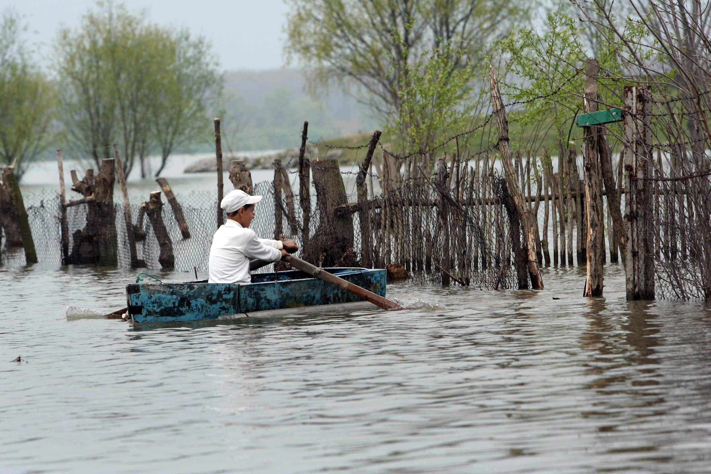 Avertizare RO-ALERT: Cod roșu de inundații în trei județe din România. Oamneii au fost sfătuiți să evite zonele cu risc ridicat