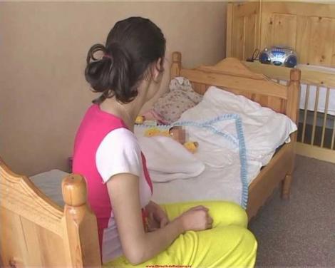 La doar 14 ani, o copilă din Botoșani a devenit mamă. Ce le-a spus medicilor despre tatăl bebelușului