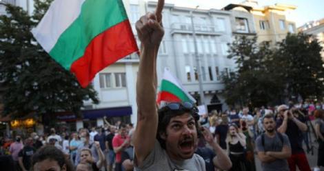 Mii de bulgari în stradă împotriva corupţiei, a patra seară la rând, cer demisia Guvernului lui Boiko Borisov
