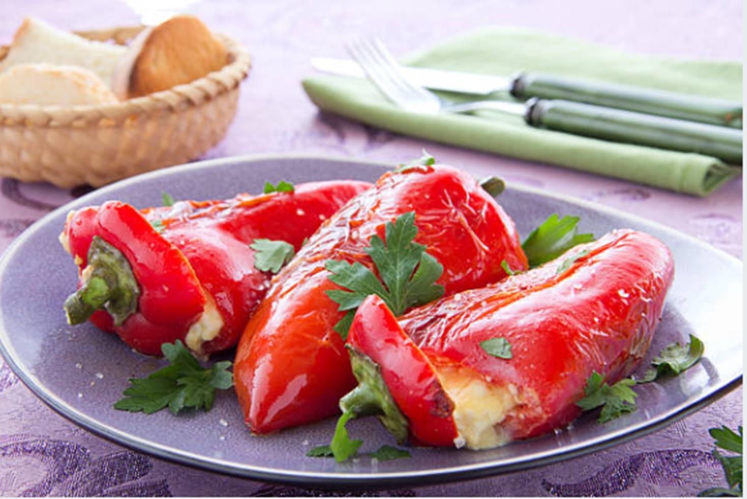 Жареный перец с мясом. Перец фаршированный. Перец с сыром. Гарнир к фаршированным перцам. Перец сладкий фаршированный.