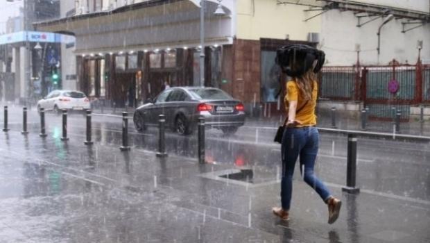 Meteorologii au anunțat când scăpăm de căldura sufocantă. România, lovită de ploi torențiale, vijelii și grindină, în următoarele zile 