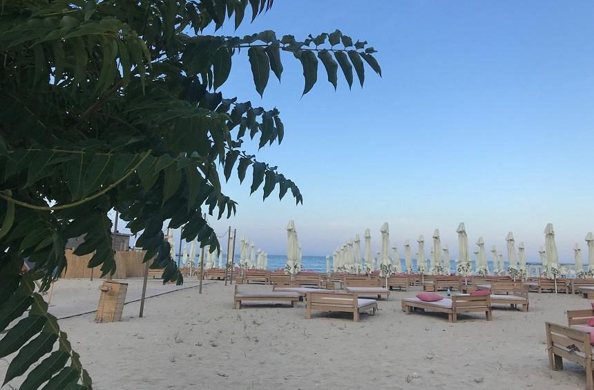 Litoralul românesc, în starea de alertă - Turişti puţini, plaje în curs de amenajare şi preţuri menţinute la nivelul anului trecut
