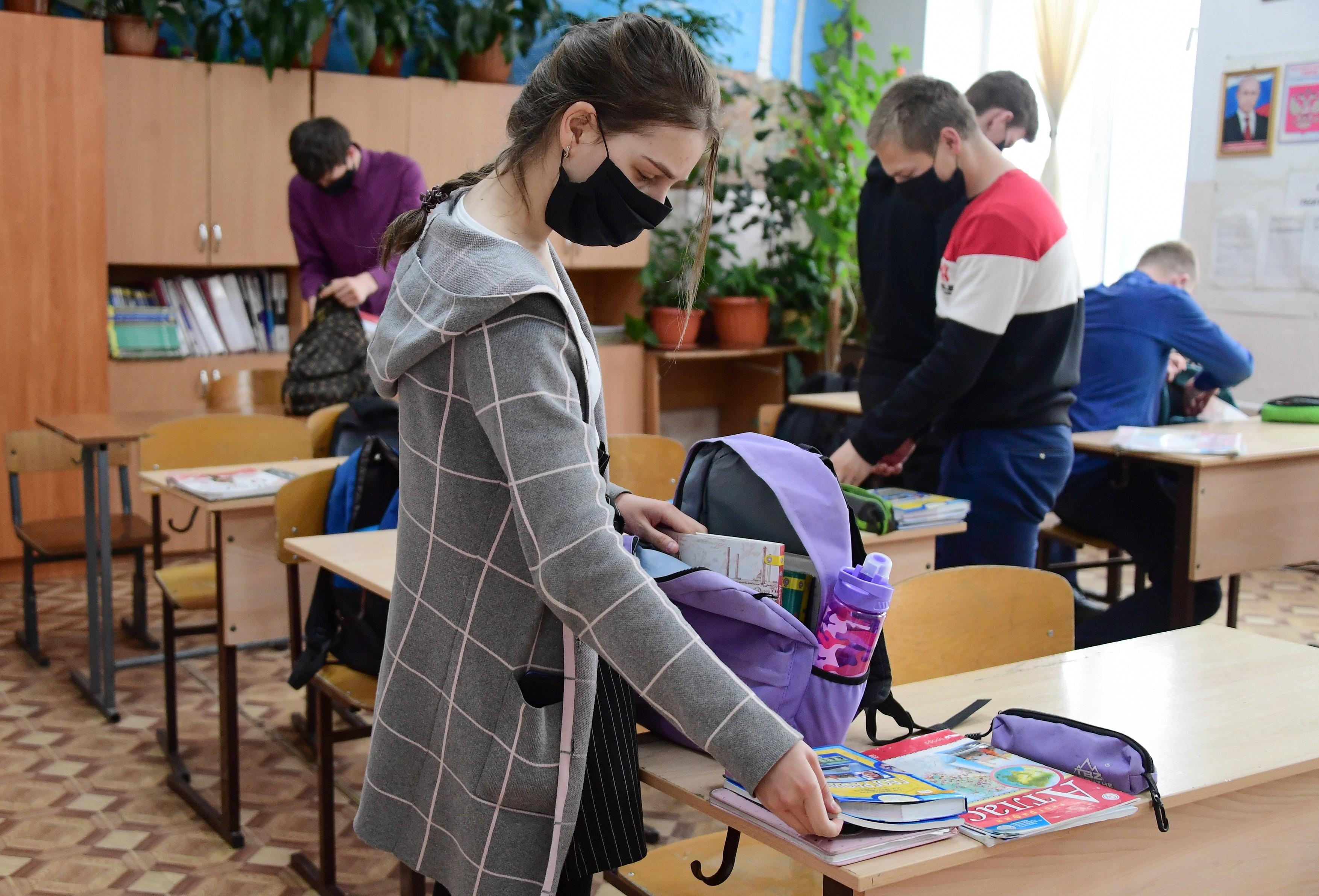 Запретят ли школу. Школа в условиях пандемии. Очный урок в школе. Дети в школе 2020 года. Школьники СПБ.