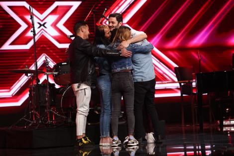 Un concurent din echipa Loredanei şi-a cunoscut familia pe scena X Factor: „Suntem mândri cu toții de fratele nostru”
