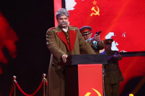 iUmor, 6 noiembrie 2021. Stalin, interpretat de Marcel Cobzariu, glume despre politicienii și vedetele din România