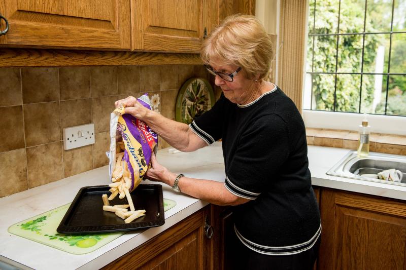 margaret holt in bucatarie