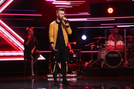 X Factor 2021, 3 decembrie. Szymon Grzybacz i-a impresionat pe jurați cu piesa „Wicked Game”, cântată într-un stil propriu