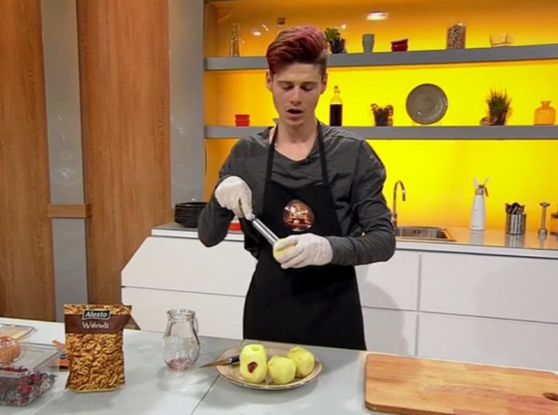 Marius Florea gatind la chefi la cutite