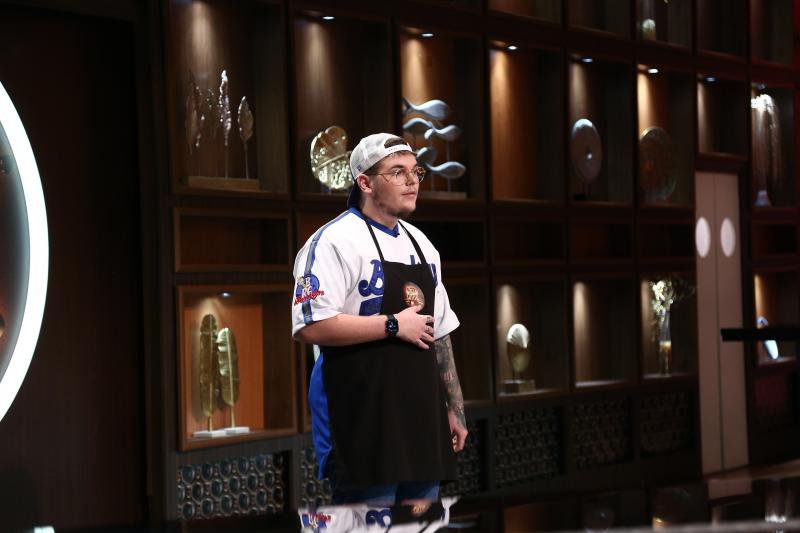 Big m in fata juratilor chefi la cutite