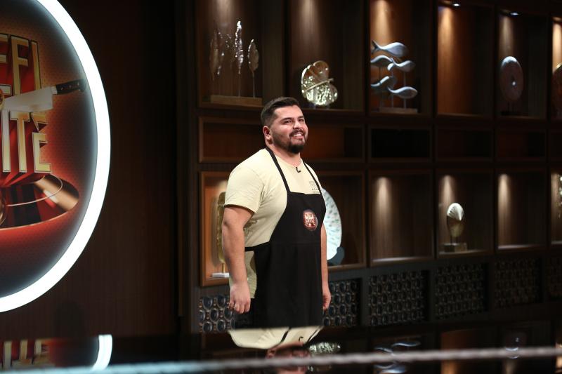 Victor Topolog in platoul emisiunii chefi la cutite